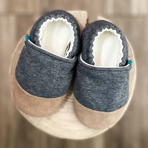 Kapcie ze skórzaną podeszwą i noskiem DARK GREY
