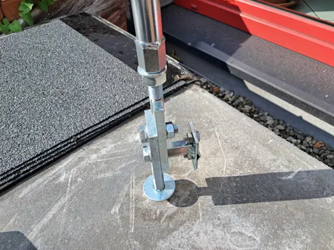 Stabilizator masztu odgromowego fi 16 z przegubem