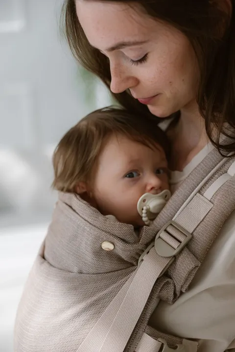 Kavka multi-age PRO walnut twill bamboo GOLD - nosidło klamrowe regulowane