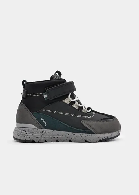 Lekkie botki outdoor dla chłopca Czarne Mayoral 16-46704-064