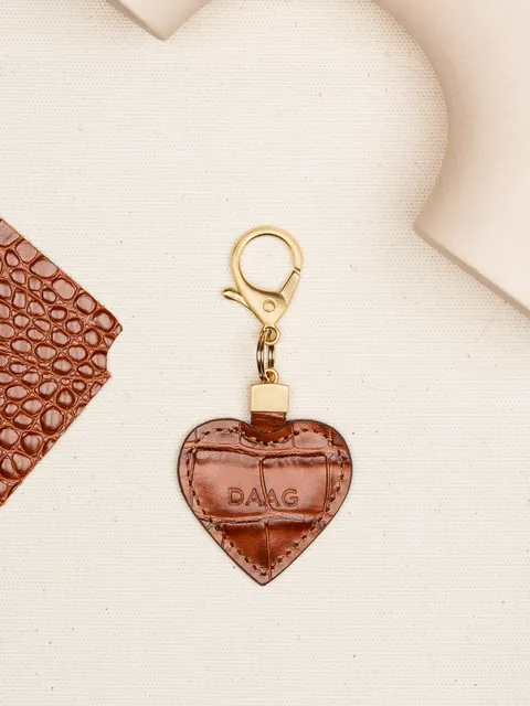 CHARMS serce koniak croco skórzany breloczek