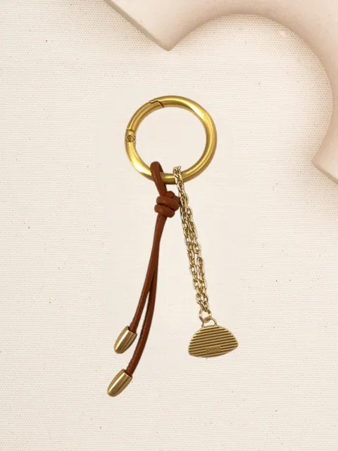 CHARMS troczek z łańcuszkiem koniak skórzany breloczek