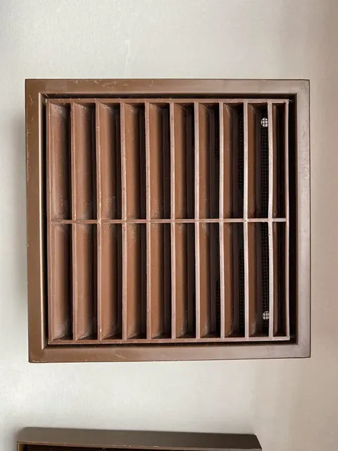 OUTLET! Kratka brązowa 140 mm x 140 mm, fi 100