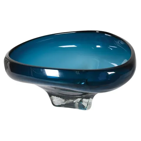 Dekoracyjna misa Cobalt Blue 48 cm dmuchane niebieskie szkło na podstawie