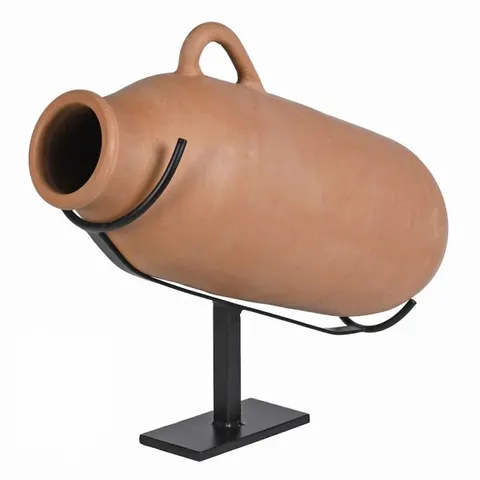 Amfora dekoracyjna Marlow 63 cm – terakota na czarnym stojaku