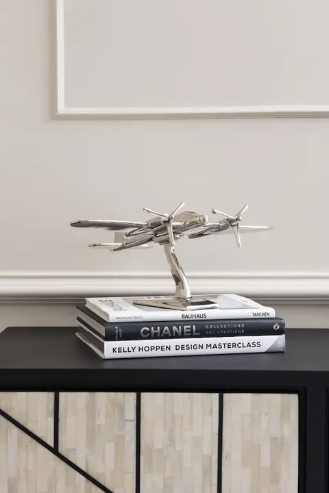 Figurka dekoracyjna Plane Silver 40 cm – srebrny samolot z aluminium na podstawie