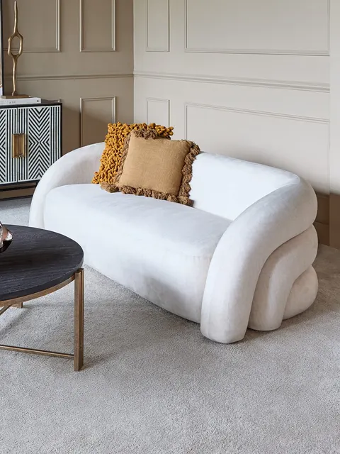 Kremowa sofa Belgrave Cream 2-osobowa 200 cm – aksamitna, zaokrąglona forma