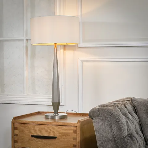 Lampa stołowa Belrose 78 cm szczotkowany nikiel abażur