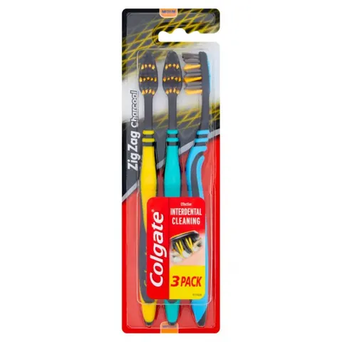 COLGATE Zig Zag Charcoal szczoteczka do zębów 3 pack średnia