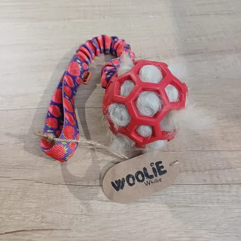 WOOLIE WHILLIE Piłka z Futrem Owczym na Linie z Amortyzatorem - Mała
