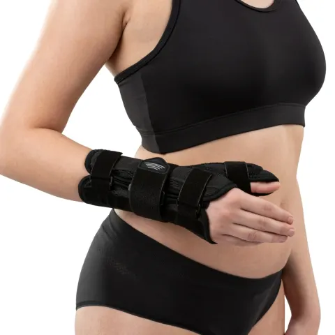 Stabilizator stawu nadgarstkowego z ujęciem kciuka