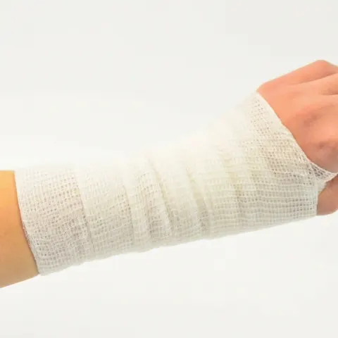 Opaska podtrzymująca przylepna NOBAHAFT®-crepp 4 cm x 4 m
