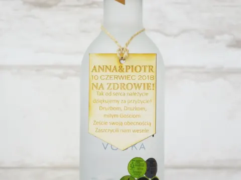 Drewniana zawieszka na alkohol