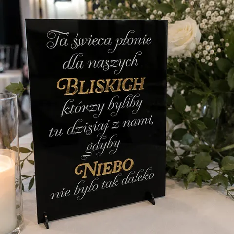 Ta świeca płonie - Tabliczka a4 z pleksi
