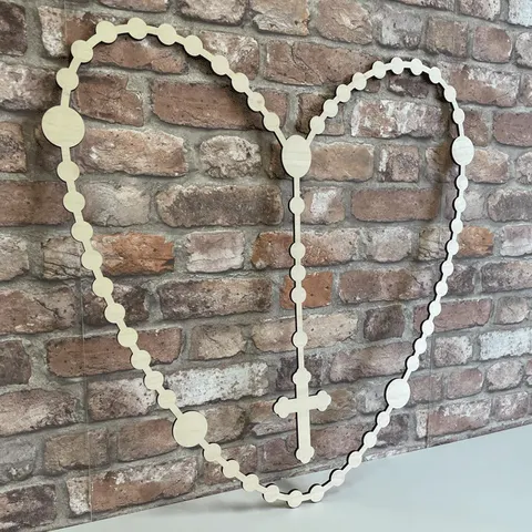 Różaniec w kształcie serca 60 cm – dekoracja do kościoła