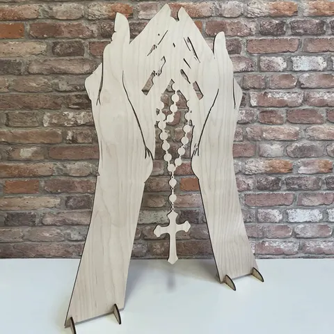 Dłonie z różańcem 78,5 cm – dekoracja do kościoła