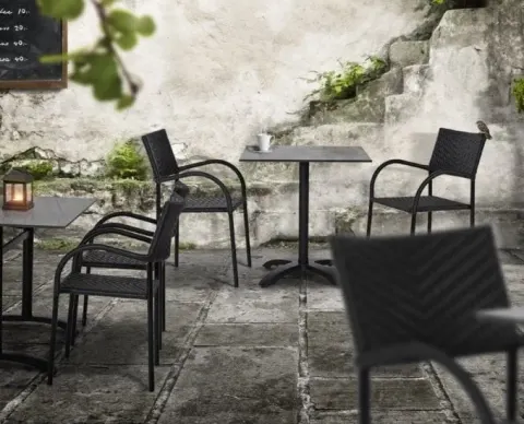 Zestaw czarnych mebli do bistro Bron