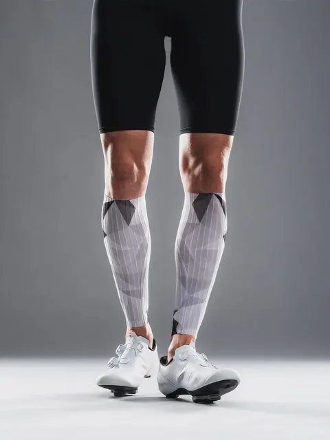 Fusion Opaski aerodynamiczne TEMPO! PRO Calf Sleeves carbon
