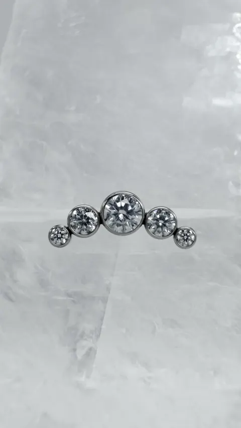Labret tytanowy 'cluster 5 stones'