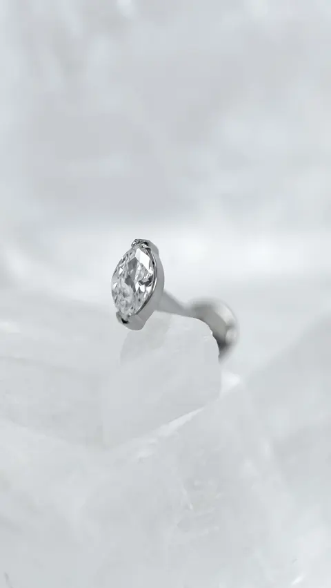 Labret tytanowy 'crystal diamond'