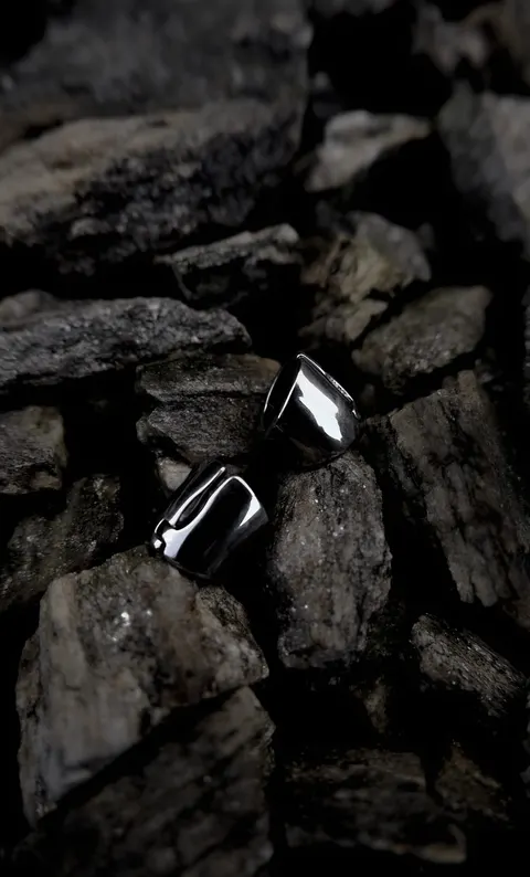 Clip-on tube cuff