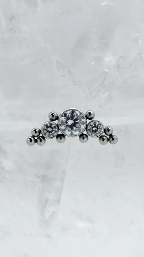 Labret tytanowy 'cluster 3 stones'