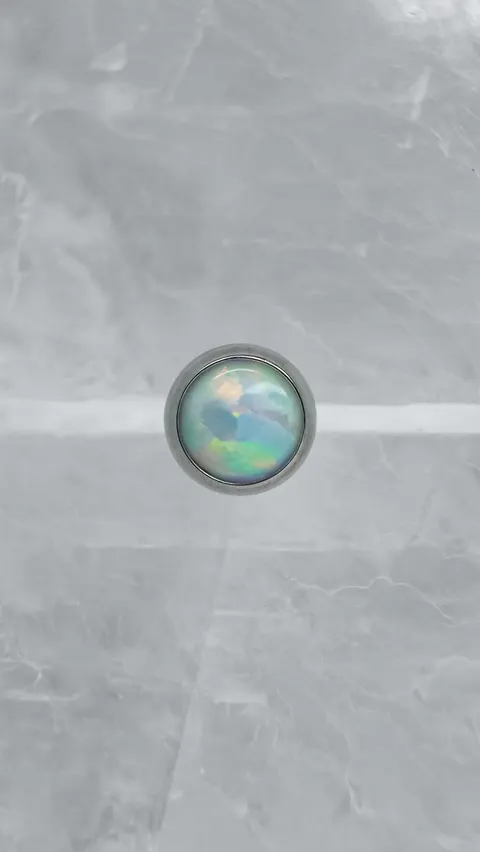 Labret tytanowy 'opal white'