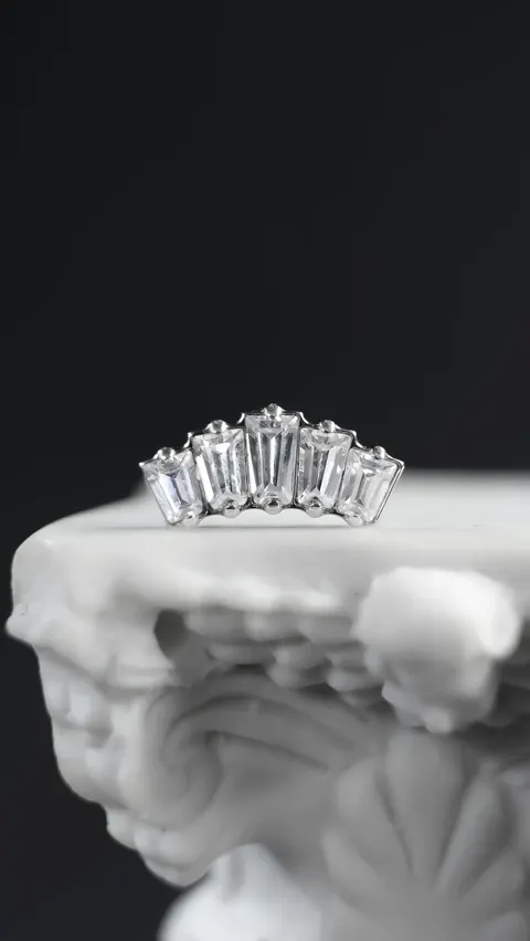 Labret tytanowy 'cluster crown'