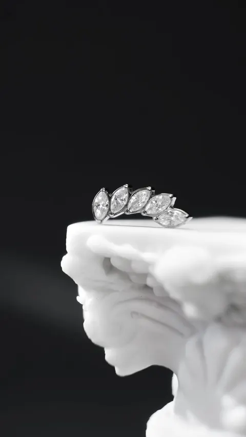 Labret tytanowy 'crystal leaf'