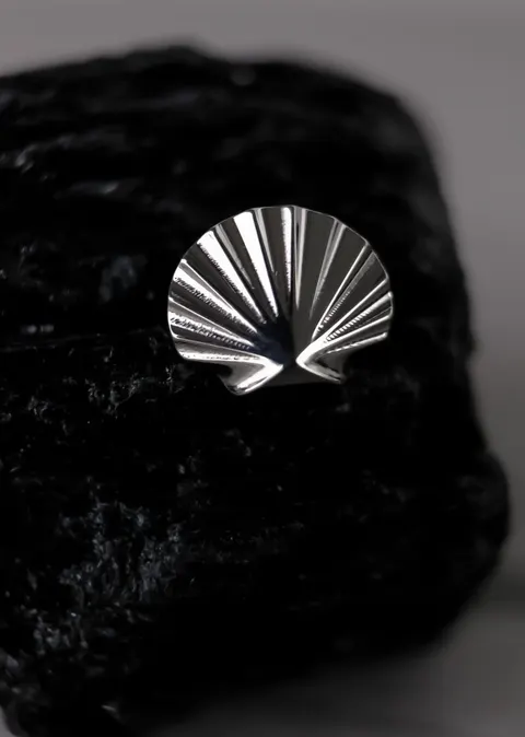 Labret tytanowy 'seashell'