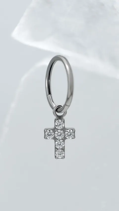 Tytanowe kółko z zawieszką 'crystal cross'