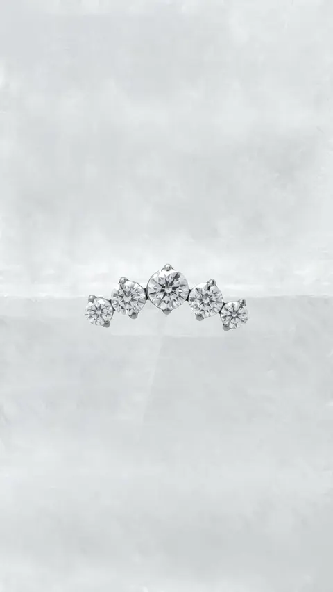 Labret tytanowy 'cluster crystal'