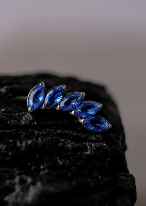 Labret tytanowy 'crystal leaf blue'