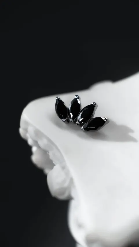 Labret tytanowy 'marquess 4 black'
