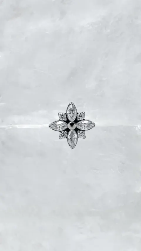 Labret tytanowy 'polar star'