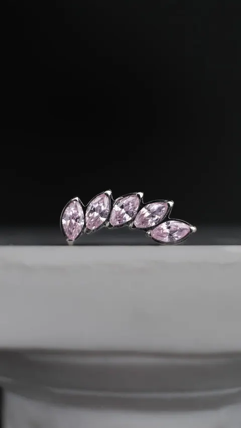 Labret tytanowy 'crystal leaf pink'