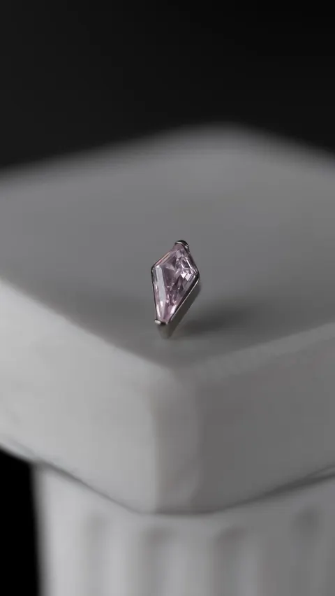 Labret tytanowy 'lozenge mini pink'