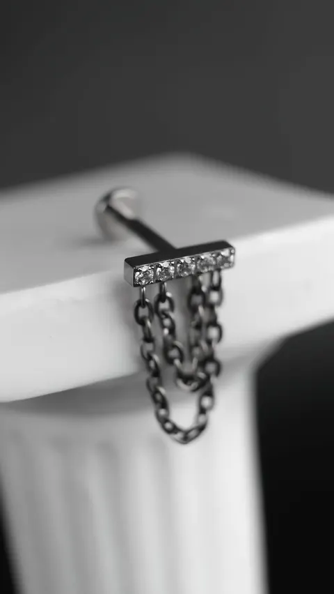 Labret tytanowy 'track chain'