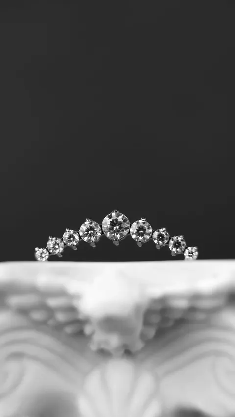 Labret tytanowy 'cluster 9 stones mini'