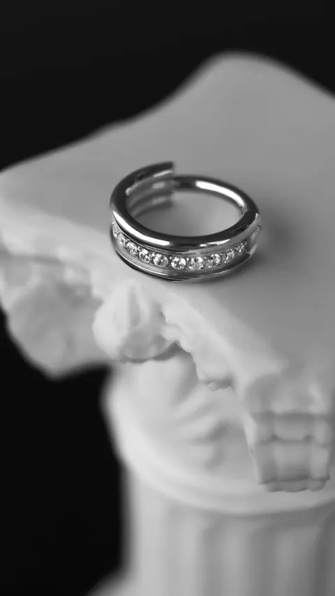 Kółko tytanowe typu clicker 'trio hoop'
