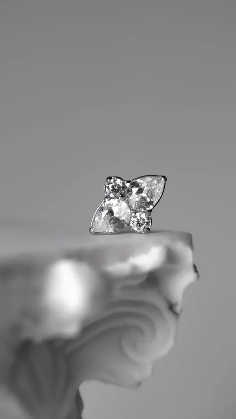 Labret tytanowy 'crystal grace'