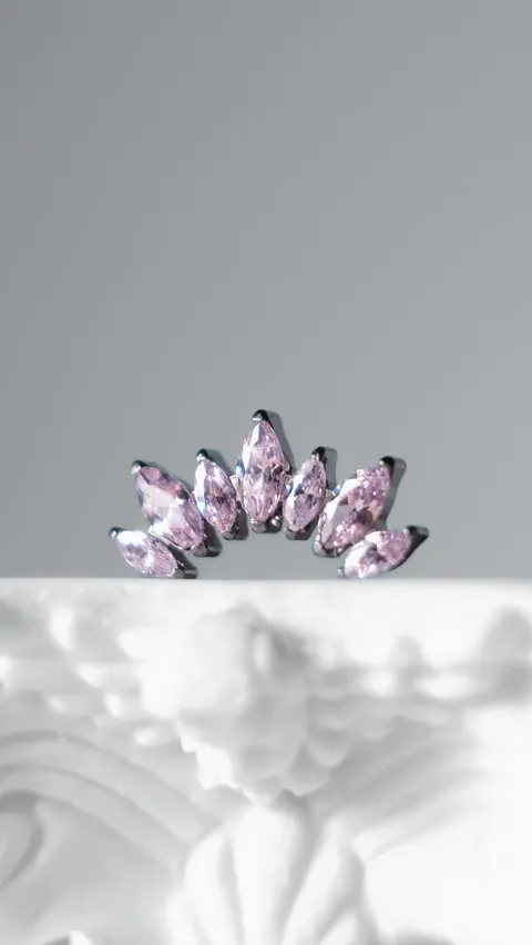 Labret tytanowy 'cluster 7 marquess pink'