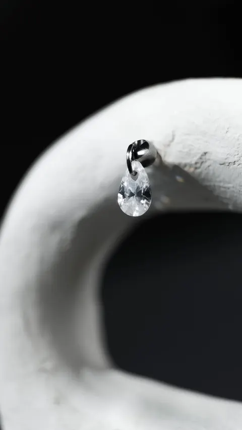Labret tytanowy 'crystal drops mini'