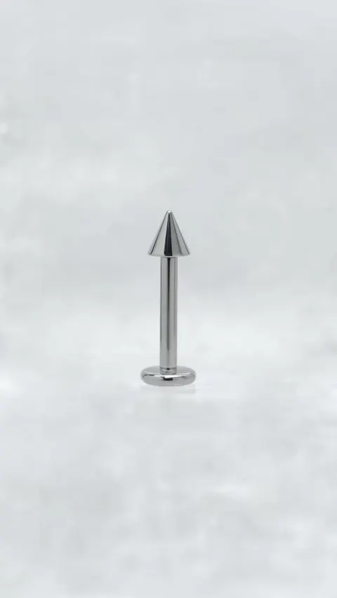 Labret tytanowy 'spike'
