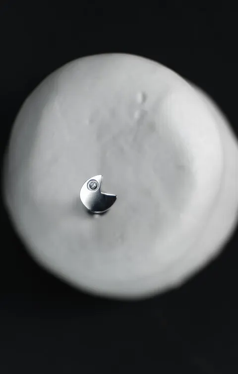 Labret tytanowy 'crystal pac-man'