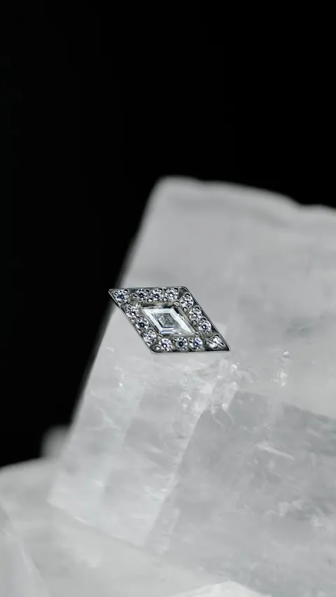 Labret tytanowy 'crystal lozenge'