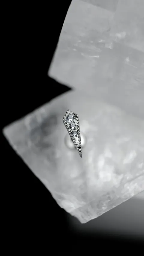 Labret tytanowy 'crystal sword'