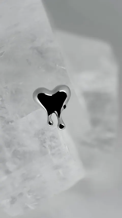 Labret tytanowy 'heartaches'
