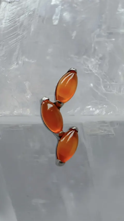 Labret tytanowy 'harvest red onyx'