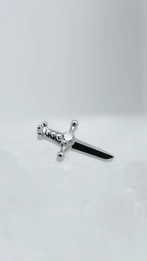Labret tytanowy 'dagger crystal mini'